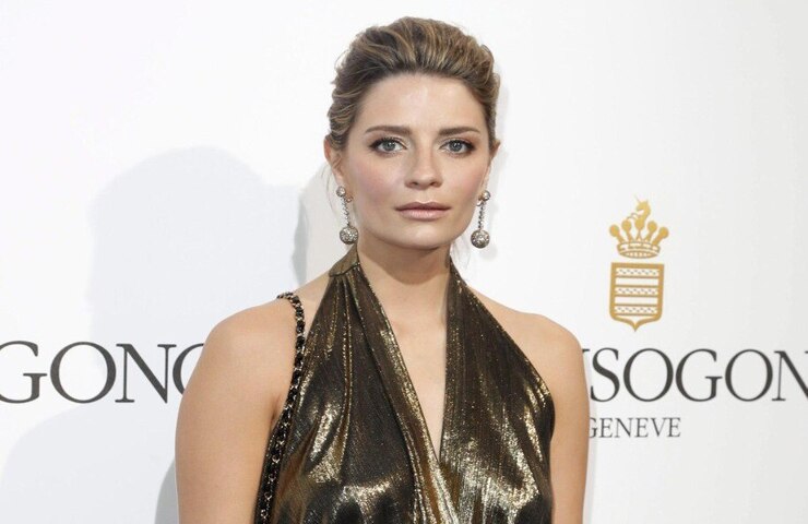 Mischa Barton in posa per una foto