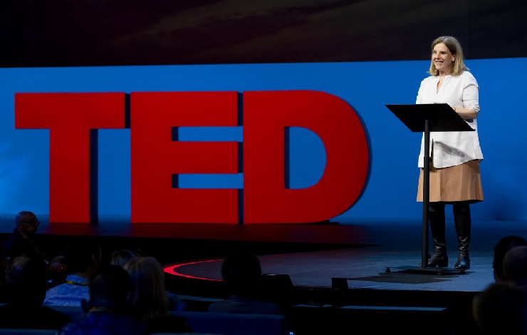 Eleni Myrivili ad una Ted Talk