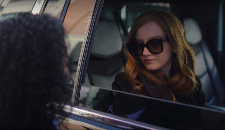 L'attrice Julia Garner interpreta Anna Sorokin nella serie Netflix "Inventing Anna"