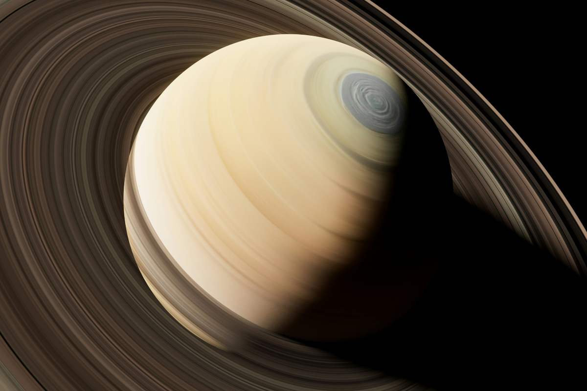 Un'immagine del pianeta Saturno, attorno a cui orbita Encelado