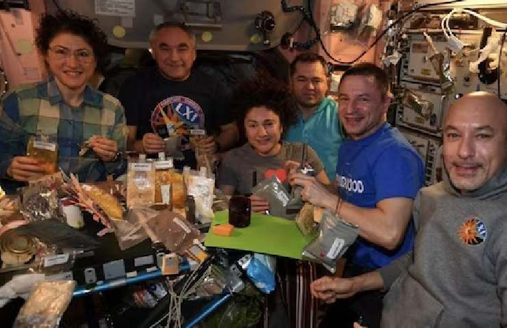 Cena del Ringraziamento sulla Stazione Spaziale Internazionale