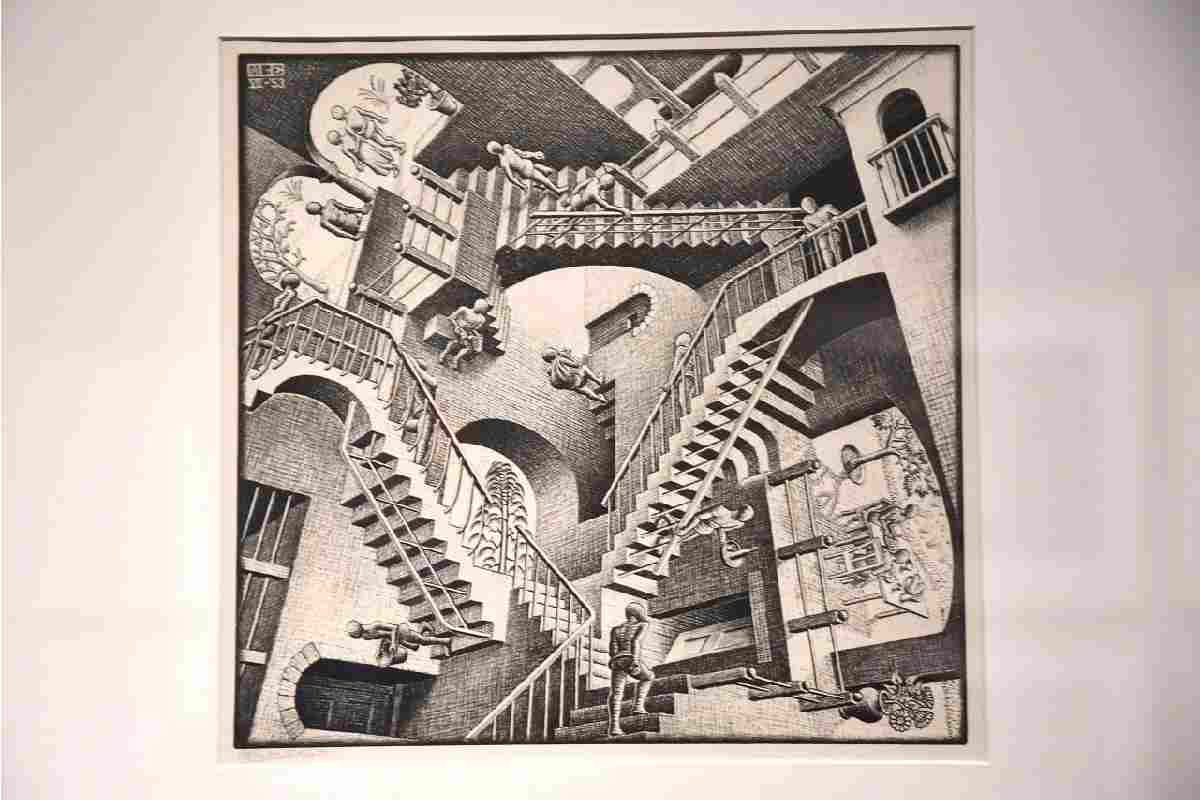 Relativity - Escher - opera con illusioni e scale in bianco e nero