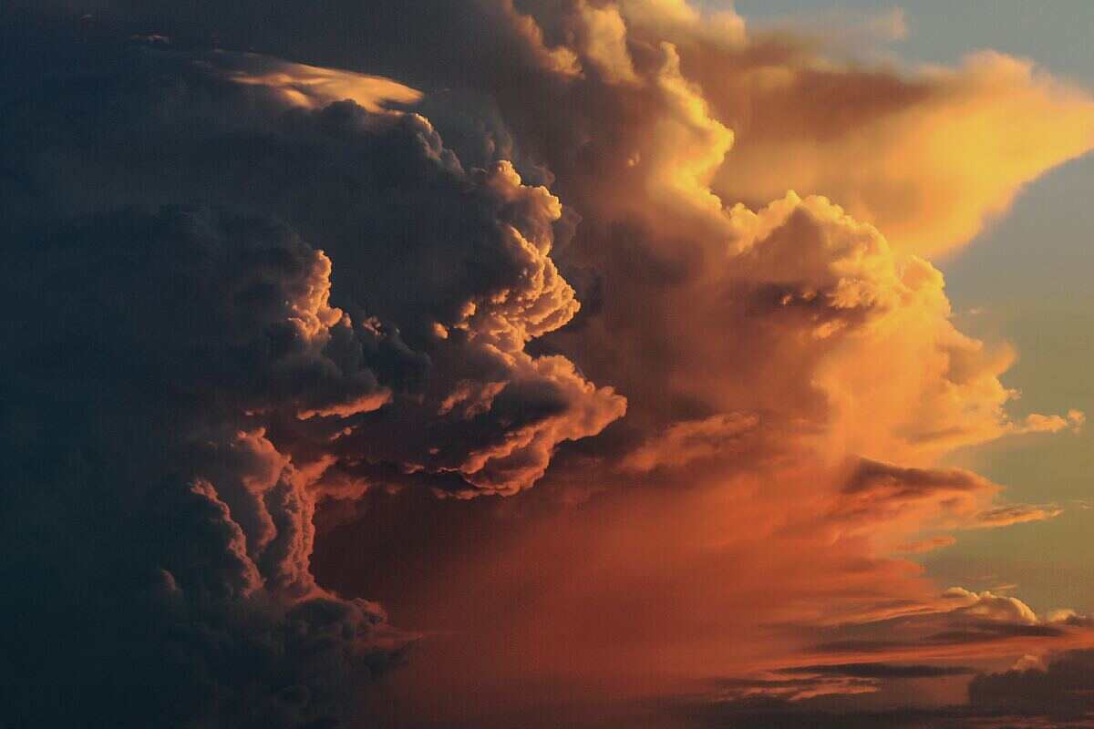 Nuvole al tramonto dopo una tempesta