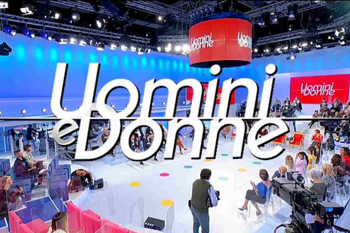 Uomini e Donne fuori dagli studi