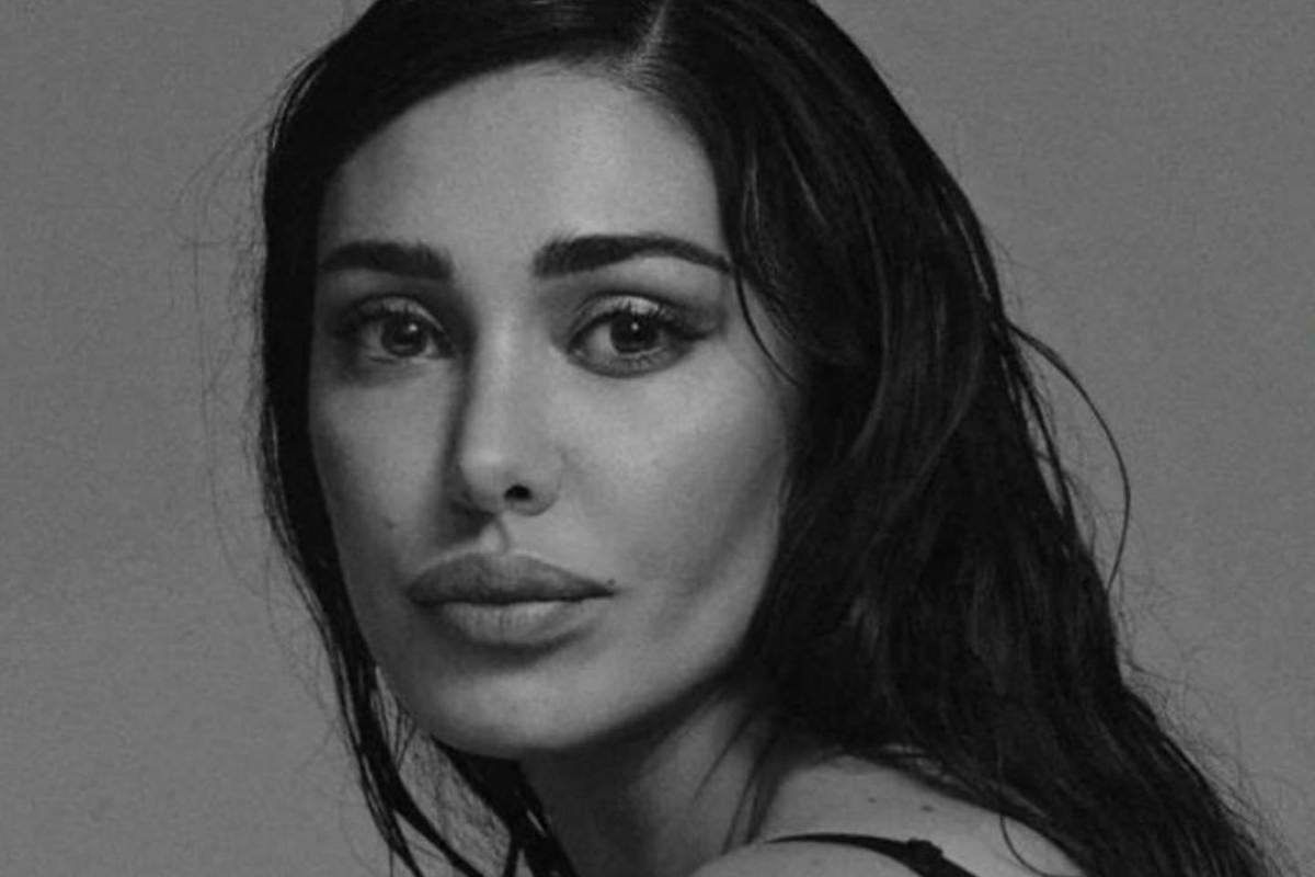 Belen Rodriguez beccata dai paparazzi nella nuova casa col fidanzato