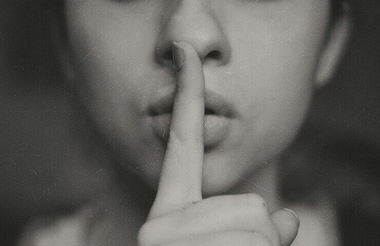 gesto di fare silenzio